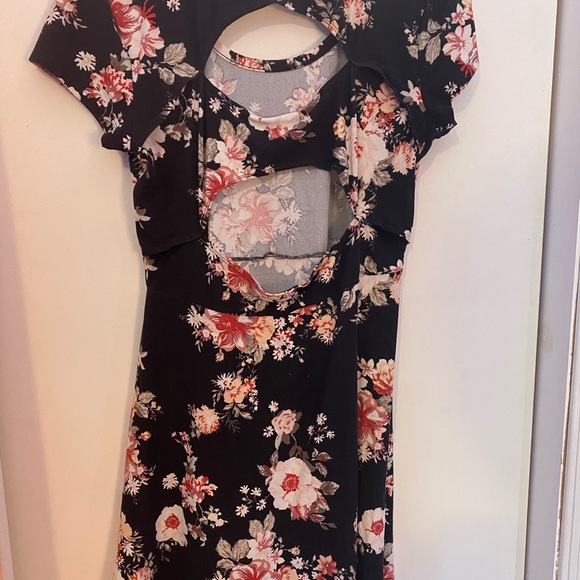 Dress - Picture 2 of 4